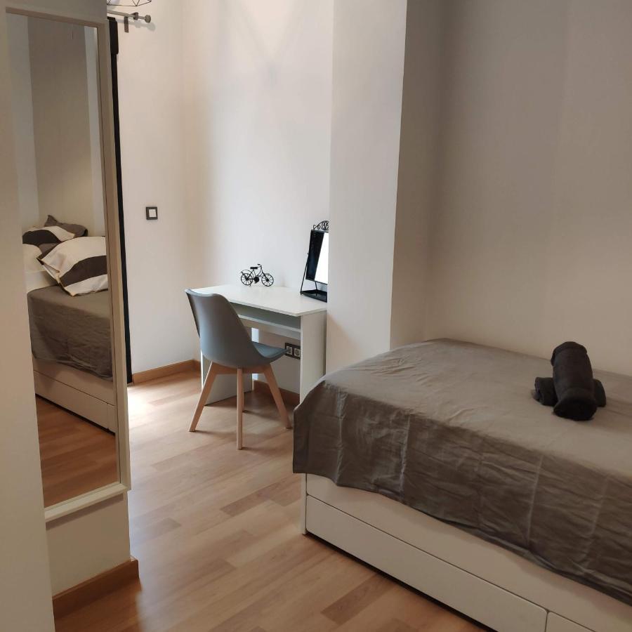 Unique Apartment In Malaga City Center With Pool Buitenkant foto